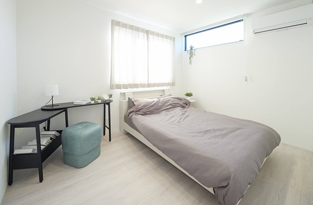 寝室 - Finole (フィノル) 熊本玉名山田店「吹き抜けと白の調和が美しいホテルライクな家」(玉名市) - リブワーク