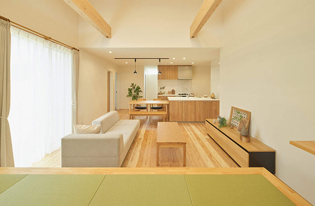 LDK - 陽和 熊本八代松崎店「杉材の温もりを感じるナチュラルモダンな平屋」(八代市) - リブワーク