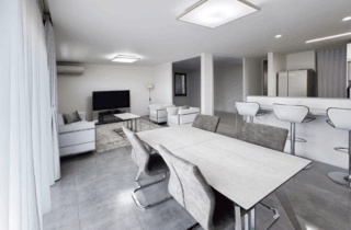 凛とした雰囲気漂うグレーモダンな未来志向の2階建て - NEOデザインホーム - LDK