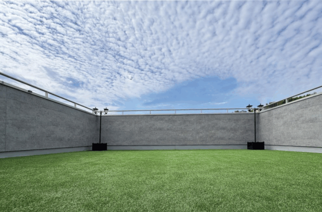 凛とした雰囲気漂うグレーモダンな未来志向の2階建て - NEOデザインホーム - 昼のバルコニー