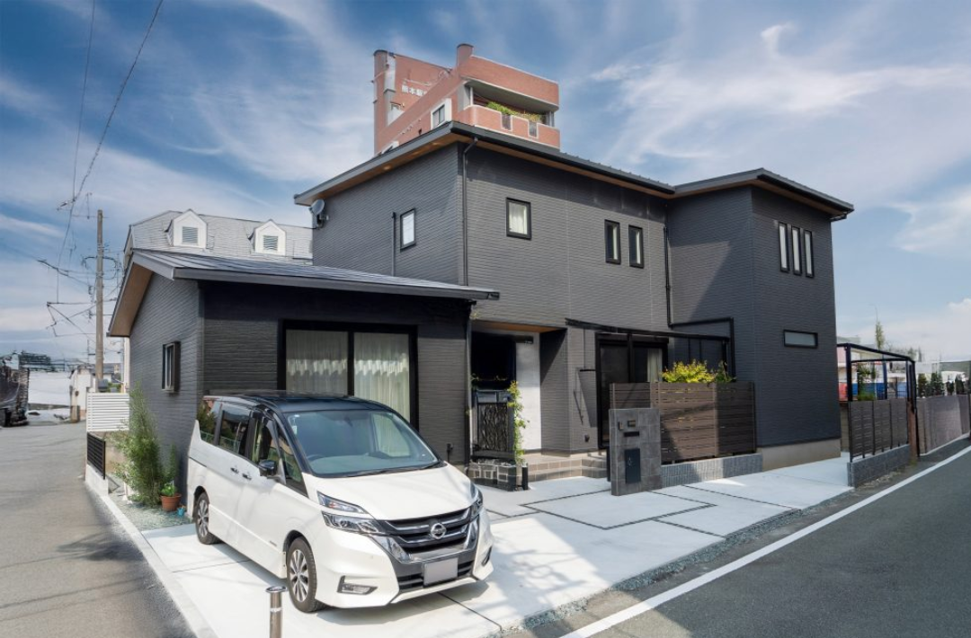 回遊動線で家事ラクな間取り&縁側のある個室を備えた分離型二世帯住宅