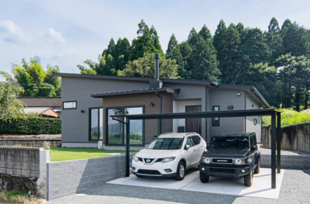 薪ストーブと土間から絶景を望むスキップフロアの平屋 - NEOデザインホーム - 外観