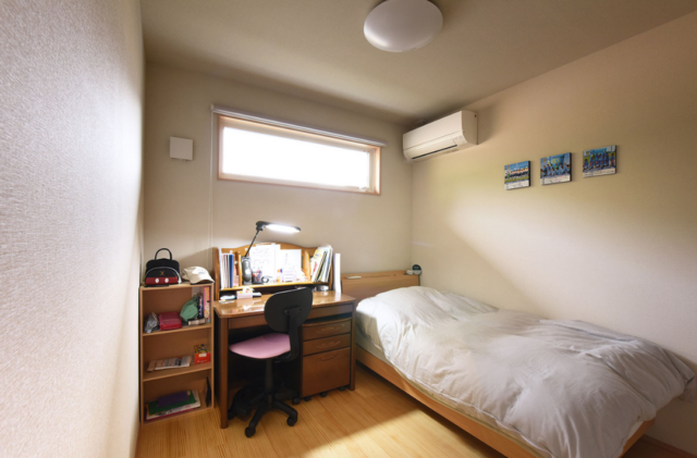 白と木のナチュラルな佇まいにプライバシーと子育てのしやすさを備えた平屋 - 千里殖産 - 子ども部屋
