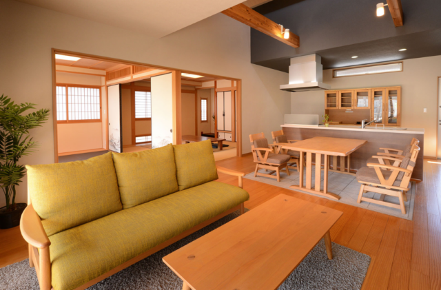 八代住宅展示場「バリアフリー設計と上質な和モダンが調和する平屋」(八代市) - 千里殖産 - LDK
