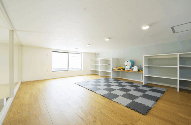 光と風を感じる中庭とロフトのある開放的な平屋 - タカスギ - ロフト