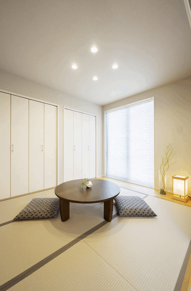 光と風を感じる中庭とロフトのある開放的な平屋 - タカスギ - 和室