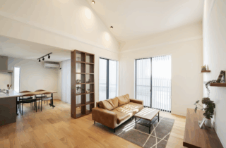 平屋の暮らしやすさを備えたライフステージにフィットする2階建て - タカスギ - リビング・ダイニング