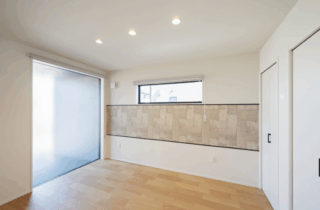 平屋の暮らしやすさを備えたライフステージにフィットする2階建て - タカスギ - 主寝室