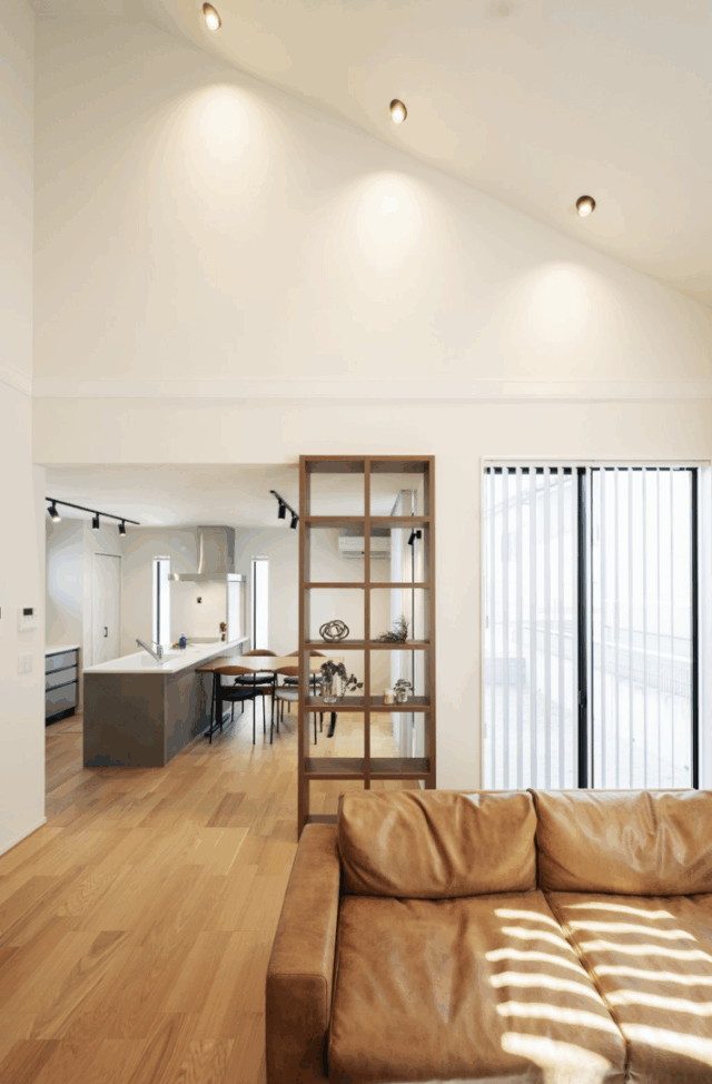 平屋の暮らしやすさを備えたライフステージにフィットする2階建て - タカスギ - LDK