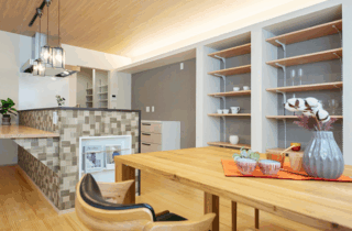 素材感と色合いの調和が美しいシャープな和モダン住宅 - タカスギ - ダイニング・キッチン