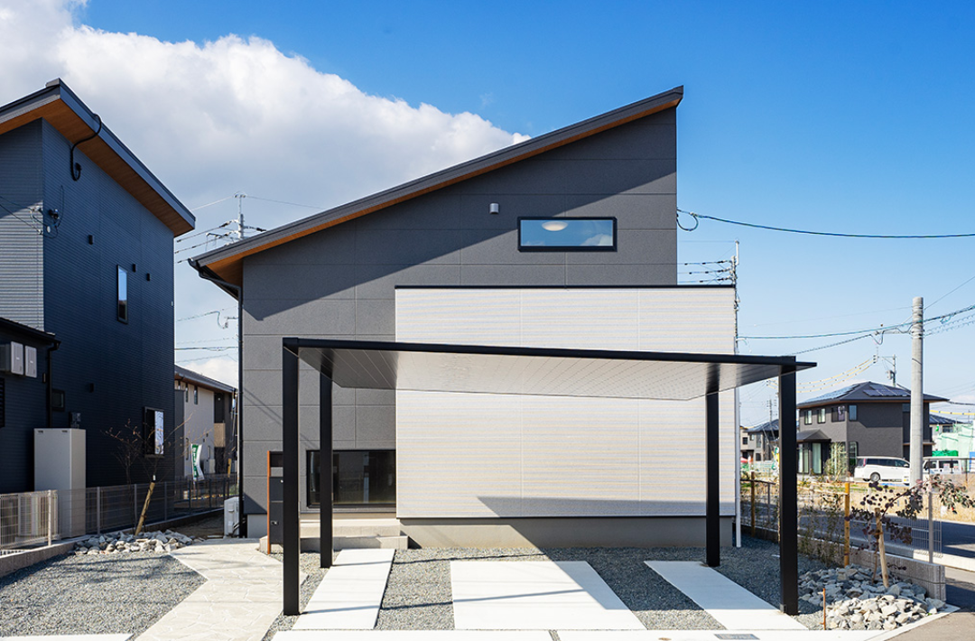 平屋のように暮らせる片流れ屋根の家