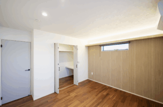 モダンデザインとフレキシブルな動線設計の2階建て - タカスギ - 洋室