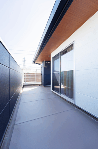 モダンデザインとフレキシブルな動線設計の2階建て - タカスギ - バルコニー