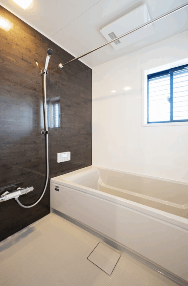 LDKを中心にコンパクト動線を叶えた23坪の平屋 - タカスギ - 浴室