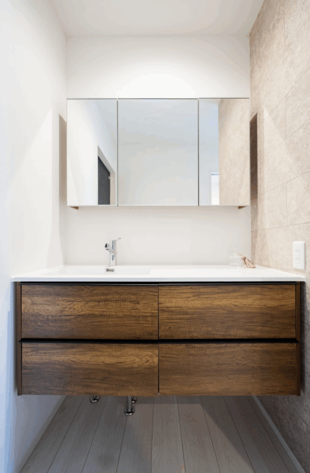 LDKを中心にコンパクト動線を叶えた23坪の平屋 - タカスギ - 洗面