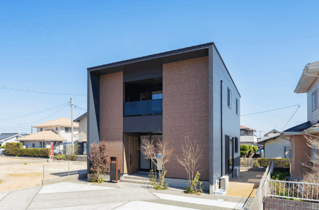 立体的ファサード×シンプルモダンな外観に高効率な間取りを備えたお家 - タカスギ - 外観