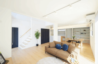 立体的ファサード×シンプルモダンな外観に高効率な間取りを備えたお家 - タカスギ - LDK・階段