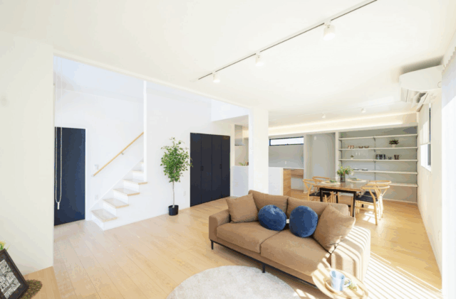 立体的ファサード×シンプルモダンな外観に高効率な間取りを備えたお家 - タカスギ - LDK・階段