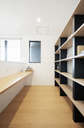 立体的ファサード×シンプルモダンな外観に高効率な間取りを備えたお家 - タカスギ - 書斎