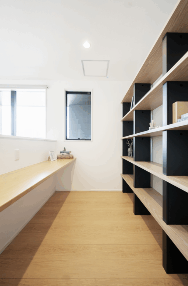 立体的ファサード×シンプルモダンな外観に高効率な間取りを備えたお家 - タカスギ - 書斎