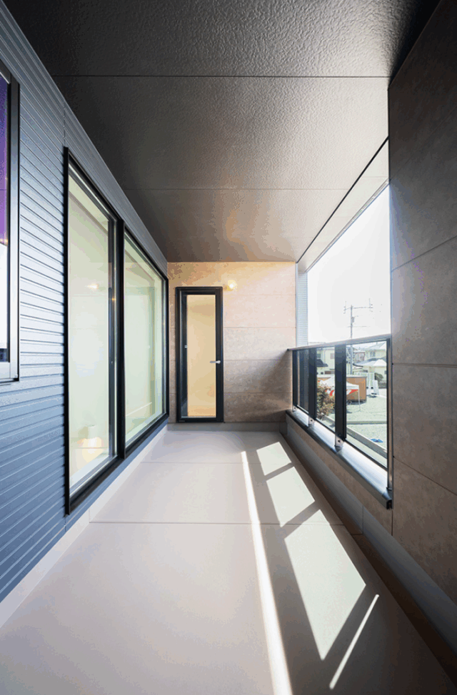 立体的ファサード×シンプルモダンな外観に高効率な間取りを備えたお家 - タカスギ - バルコニー