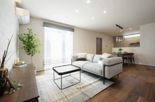 コンパクトでも開放的な家事ラク動線が魅力のナチュラルモダンな2階建て - タカスギ - LDK