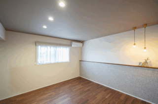 コンパクトでも開放的な家事ラク動線が魅力のナチュラルモダンな2階建て - タカスギ - 寝室