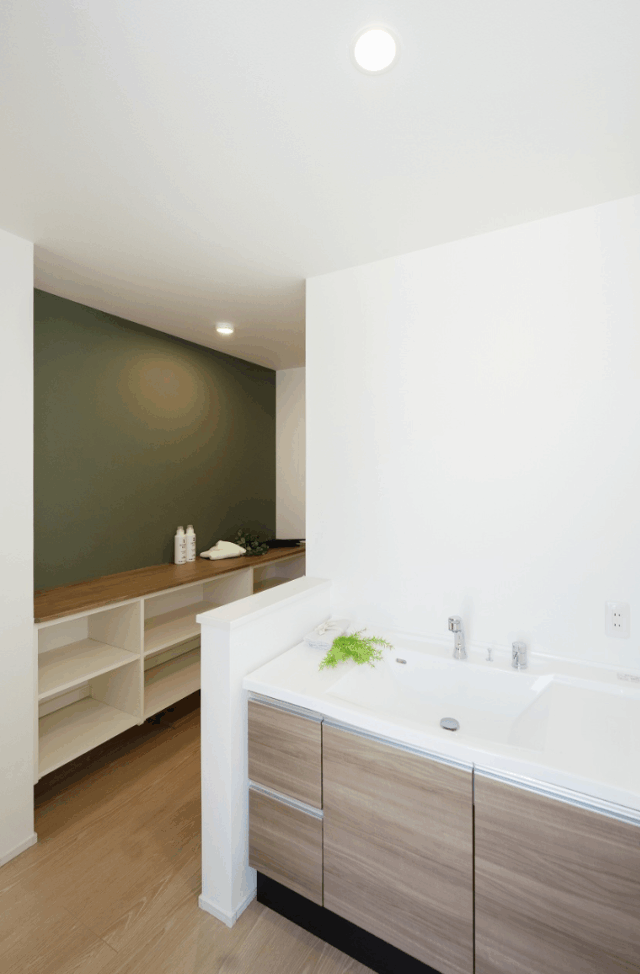 スタイリッシュな外観と回遊動線で快適に暮らせる2階建て - タカスギ - 水回り