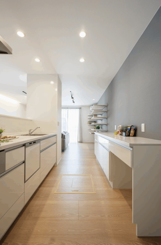 スタイリッシュな外観と回遊動線で快適に暮らせる2階建て - タカスギ - キッチン