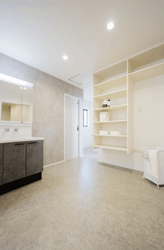 開放的×機能的を叶えた黒とグレーのモダンスタイルの2階建て - タカスギ - 水回り