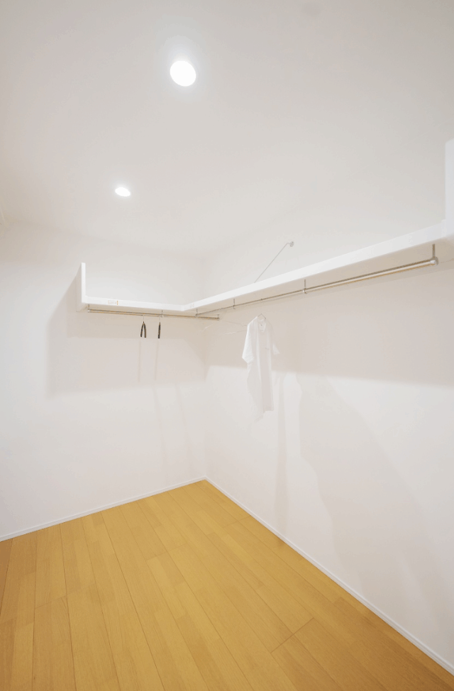 開放的×機能的を叶えた黒とグレーのモダンスタイルの2階建て - タカスギ - WIC