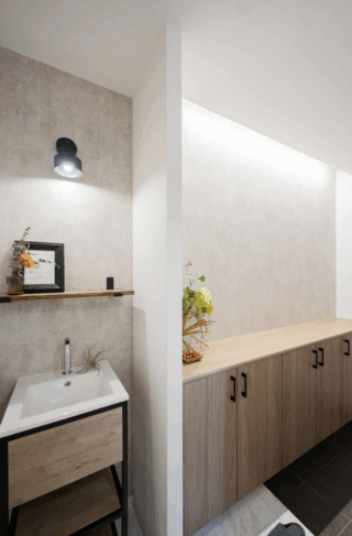 開放的×機能的を叶えた黒とグレーのモダンスタイルの2階建て - タカスギ - 玄関