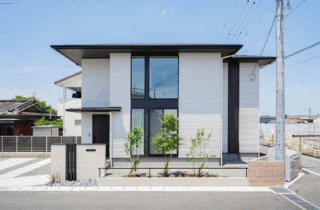 動線と収納の工夫をプラスした洗練されたオープンファサードのお家 - タカスギ - 外観