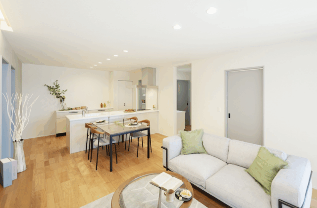 水平ラインが美しいシックな佇まいの3人家族にちょうどいい23坪の平屋 - タカスギ - リビング