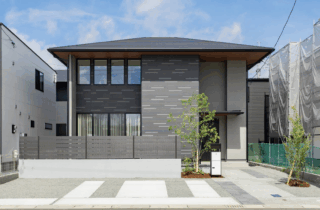 濃淡グレーの外壁とシャープなラインが映える機能美あふれるデザイン住宅 - タカスギ - 外観