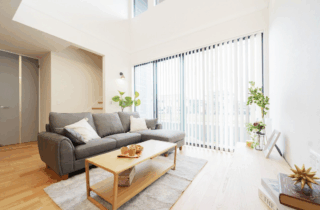 濃淡グレーの外壁とシャープなラインが映える機能美あふれるデザイン住宅 - タカスギ - リビング