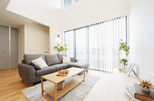 濃淡グレーの外壁とシャープなラインが映える機能美あふれるデザイン住宅 - タカスギ - リビング