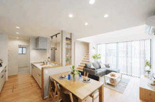 濃淡グレーの外壁とシャープなラインが映える機能美あふれるデザイン住宅 - タカスギ - LDK