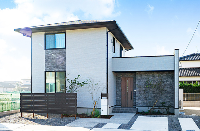 木の温もりと家事ラク動線が快適で心地よい2階建て