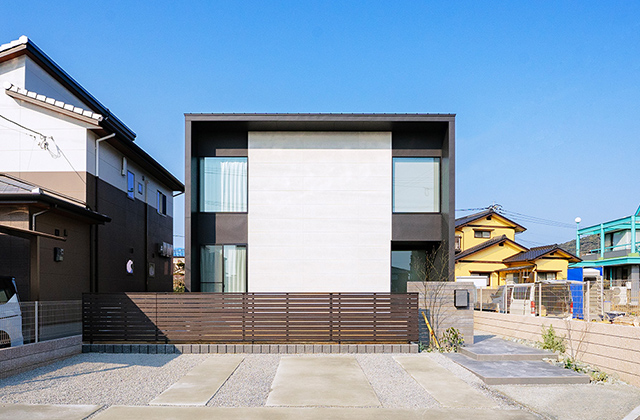 広さと効率的な動線を叶えた3LDK2階建てモダン住宅 - タカスギ