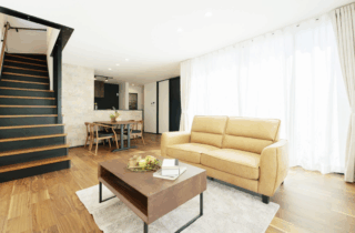 家事ラク動線と大容量収納を備えた機能的でシンプルモダン×シックな2階建て - タカスギ - LDK