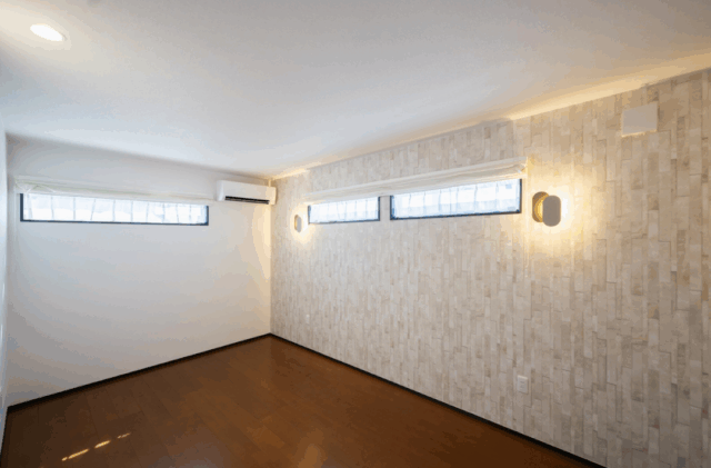 家事ラク動線と大容量収納を備えた機能的でシンプルモダン×シックな2階建て - タカスギ - 洋室