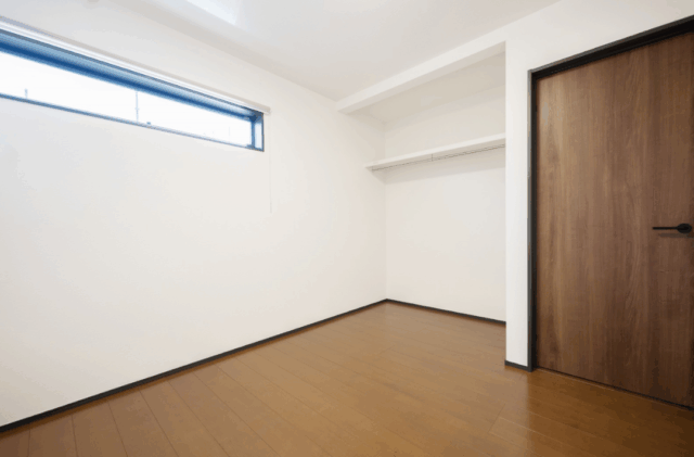 家事ラク動線と大容量収納を備えた機能的でシンプルモダン×シックな2階建て - タカスギ - 洋室