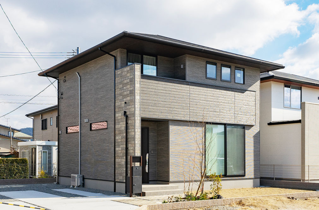 採光と吹き抜けで広がる20坪台の快適を追求したホテルライクな2階建て - タカスギ - 外観