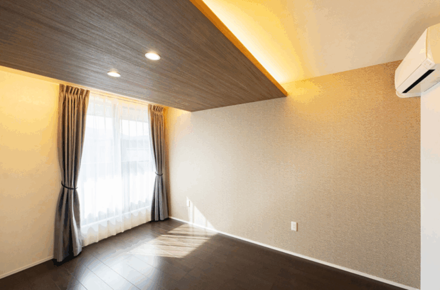 採光と吹き抜けで広がる20坪台の快適を追求したホテルライクな2階建て - タカスギ - 洋室