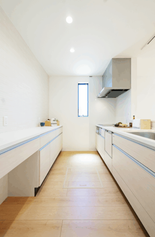 飽きないデザイン性と快適動線が揃ったフレキシブルな4LDK2階建て - タカスギ - キッチン