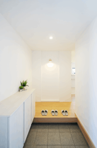 飽きないデザイン性と快適動線が揃ったフレキシブルな4LDK2階建て - タカスギ - 玄関