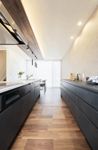 大人モダンスタイルのかくれ動線を取り入れた機能性の高い住まい - タカスギ - キッチン