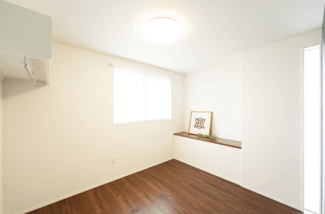 大人モダンスタイルのかくれ動線を取り入れた機能性の高い住まい - タカスギ - 洋室