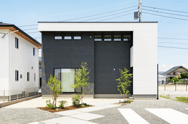 18帖LDKとファミリールームを備えたのびやかでフレキシブルな2階建て - タカスギ - 外観